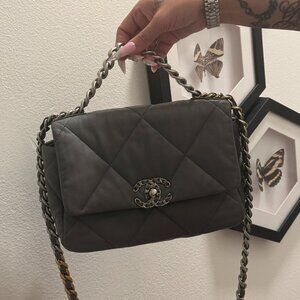 Chanel 19 Medium flap Bag